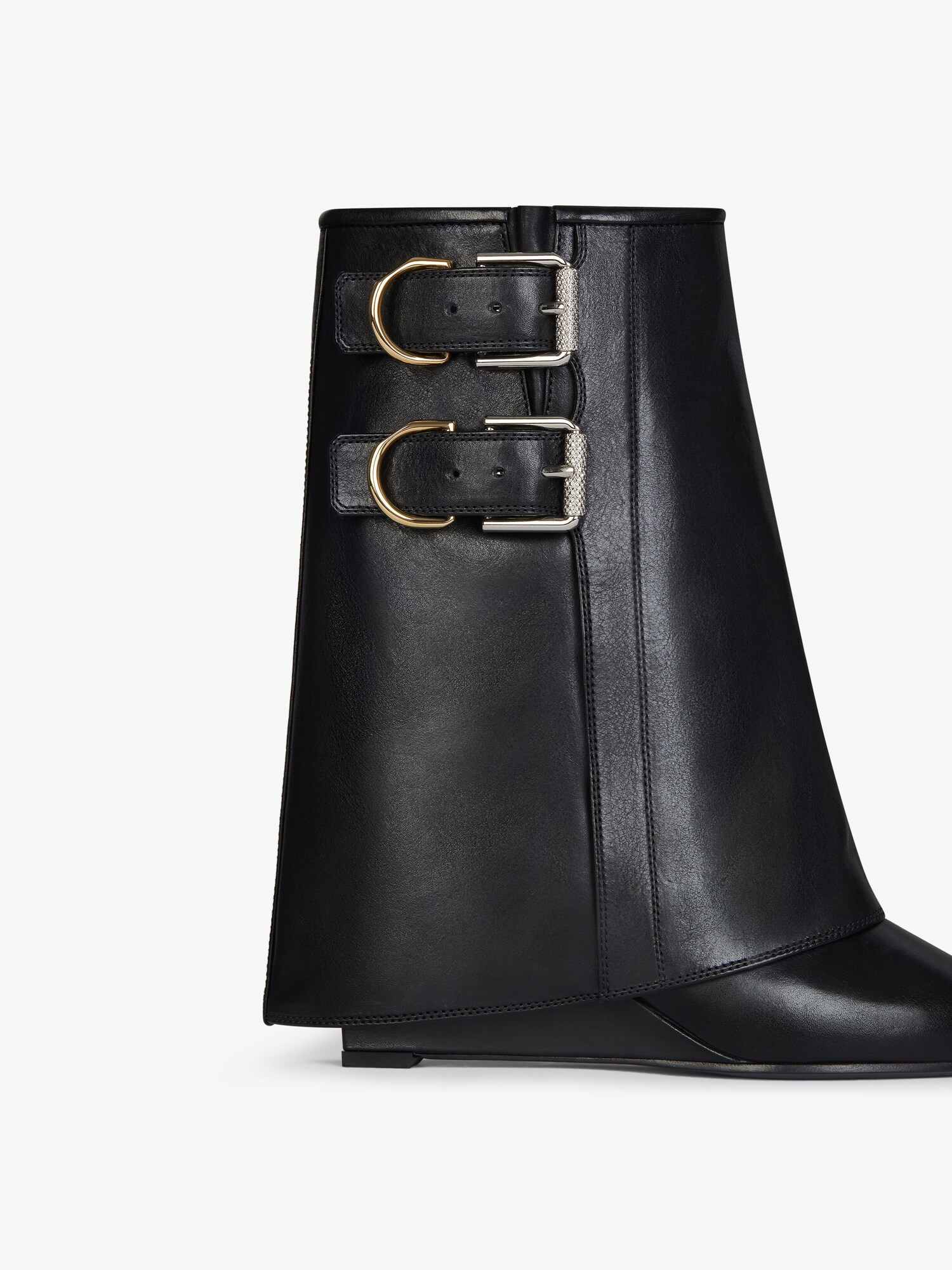 シャークロック バックル アンクルブーツ - ブラック | GIVENCHY JP