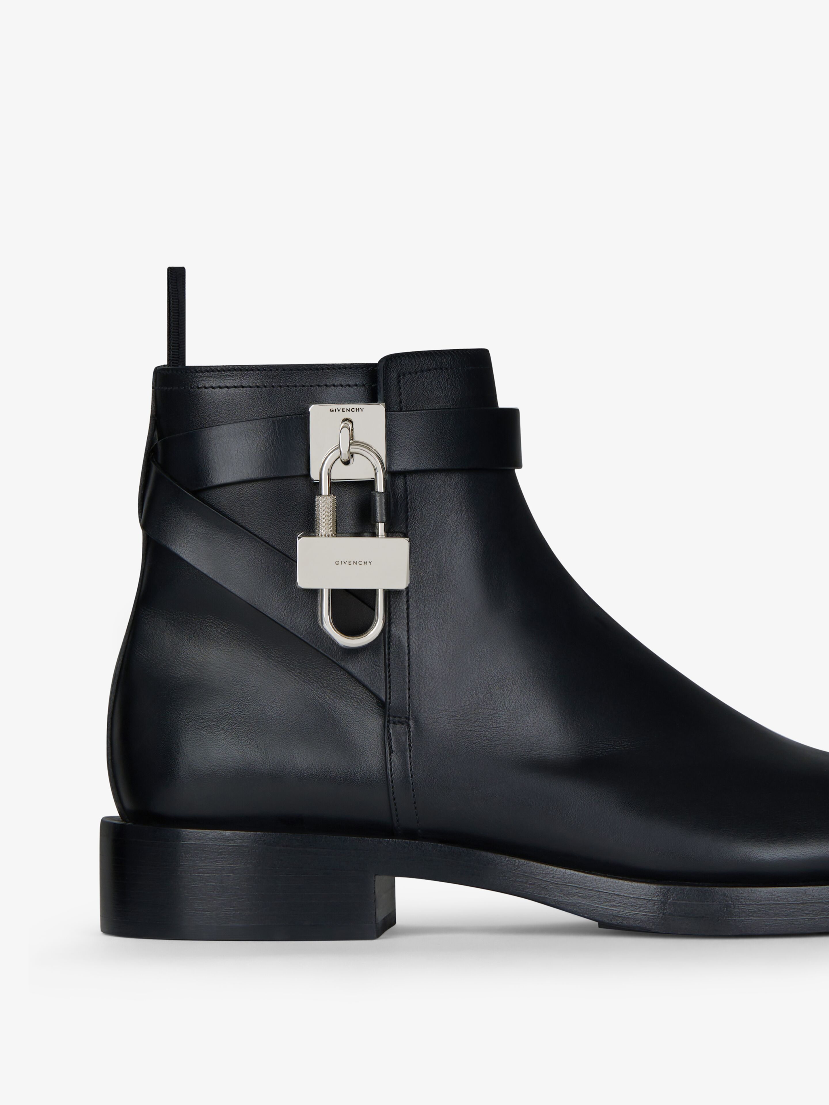 Lock ankle boots in leather - black