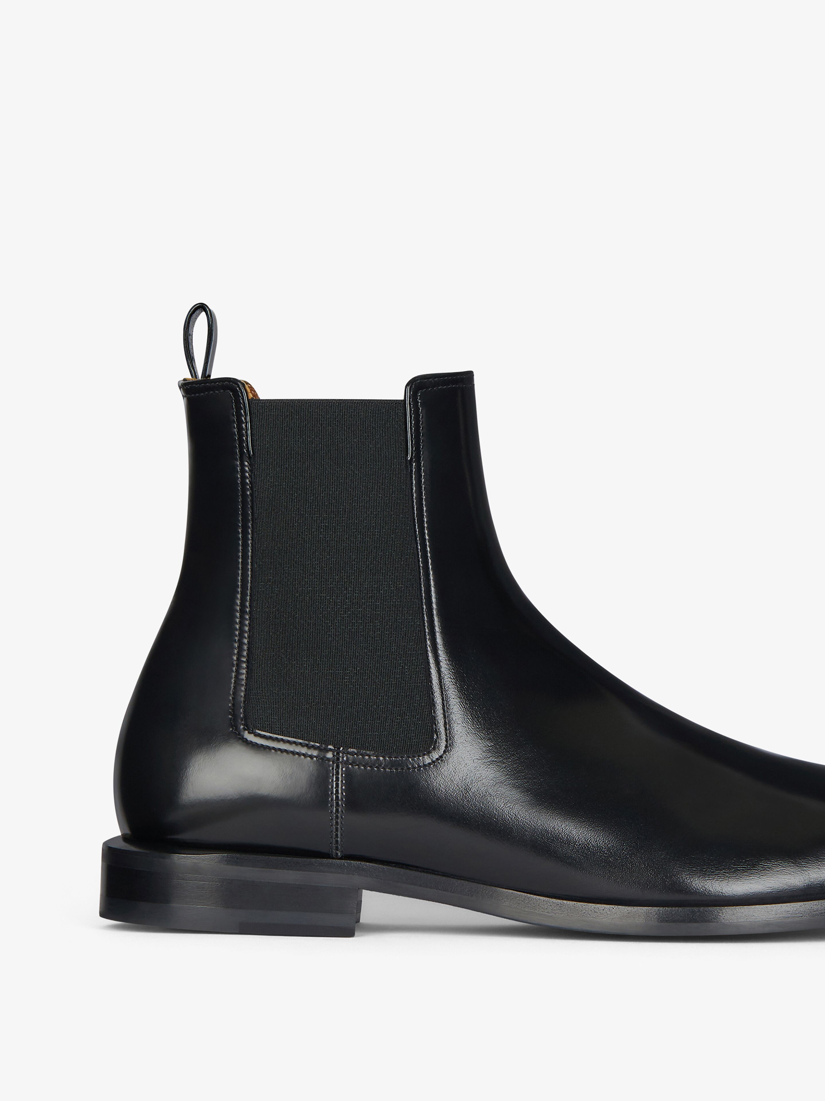 Classic chelsea boots in leather in - black | Givenchy US