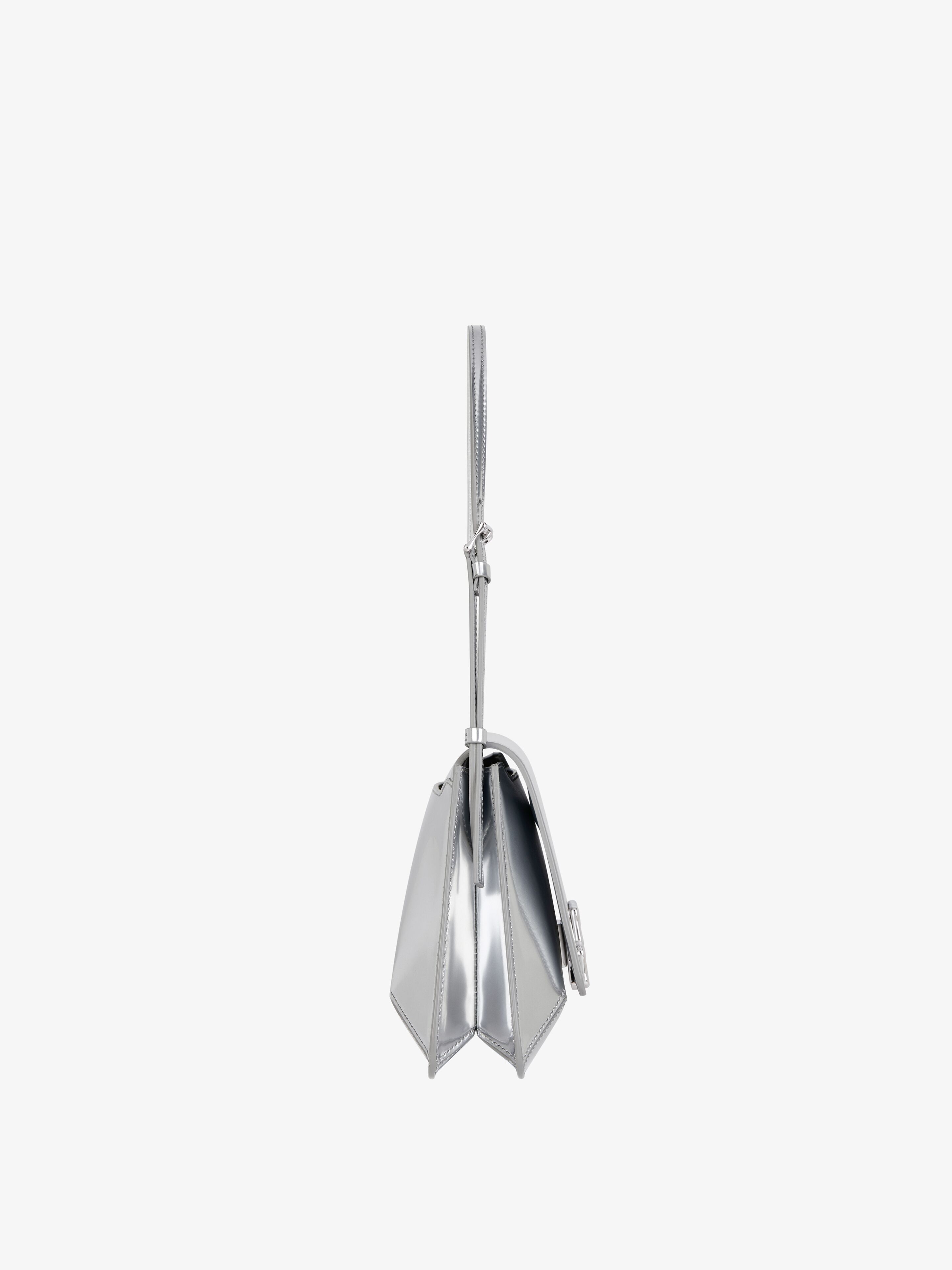 4G Liquid bag in laminated leather in - light silvery